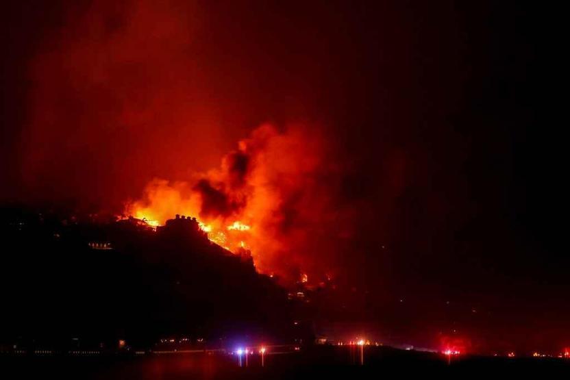 Los Angeles yanıyor Kâbus bitmedi: 5 ölü… Alevler Hollywood Tepesi’ne sıçradı: Evleri küle dönen ünlüler dehşet anlarını çaresizce izledi...