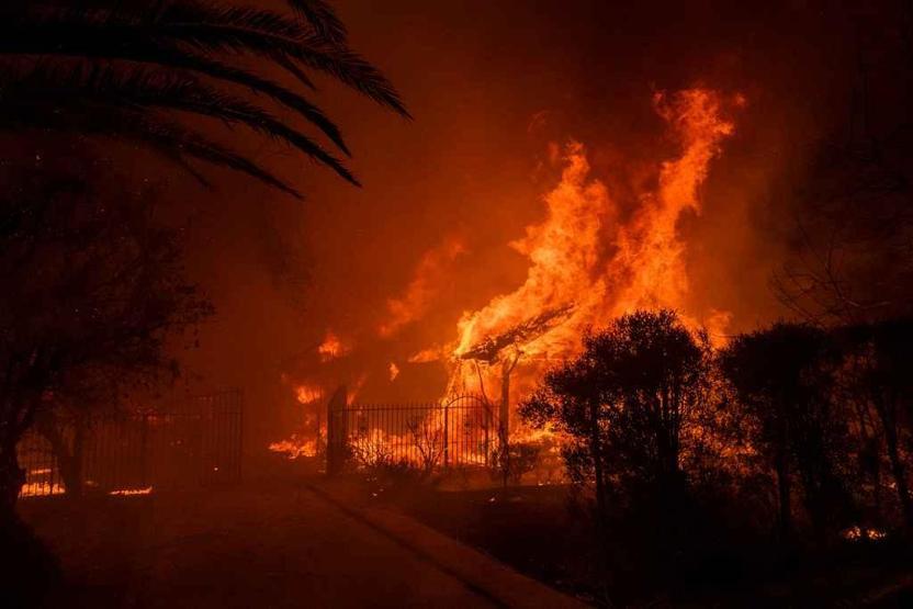 Los Angeles yanıyor Kâbus bitmedi: 5 ölü… Alevler Hollywood Tepesi’ne sıçradı: Evleri küle dönen ünlüler dehşet anlarını çaresizce izledi...