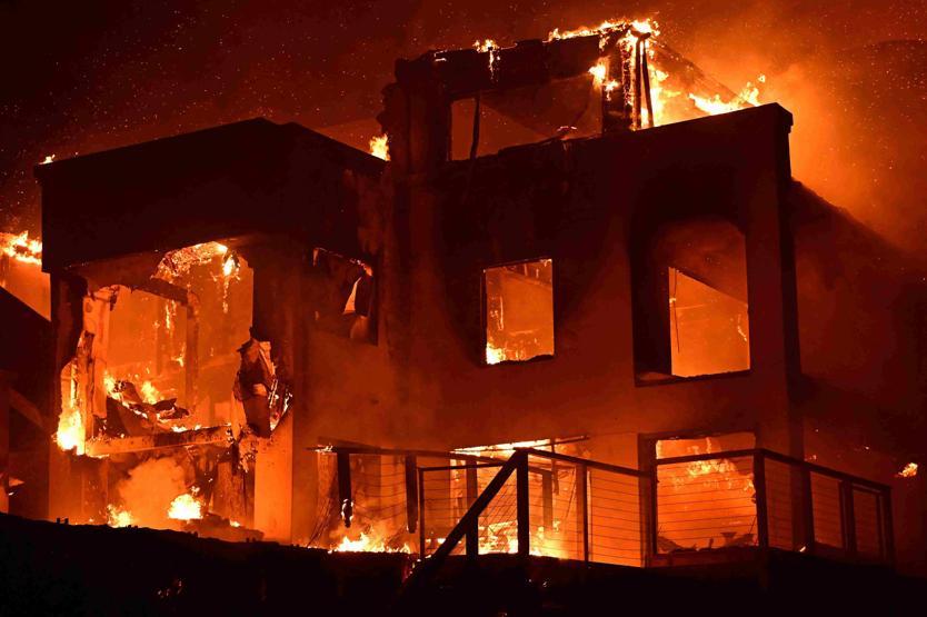Los Angeles yanıyor Kâbus bitmedi: 5 ölü… Alevler Hollywood Tepesi’ne sıçradı: Evleri küle dönen ünlüler dehşet anlarını çaresizce izledi...