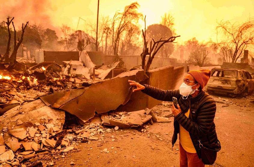 Los Angeles yanıyor Kâbus bitmedi: 5 ölü… Alevler Hollywood Tepesi’ne sıçradı: Evleri küle dönen ünlüler dehşet anlarını çaresizce izledi...