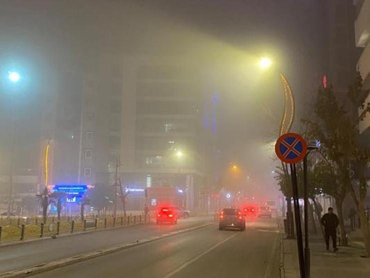 Gece saatlerinde başladı: Görüş mesafesi 5 metreye düştü