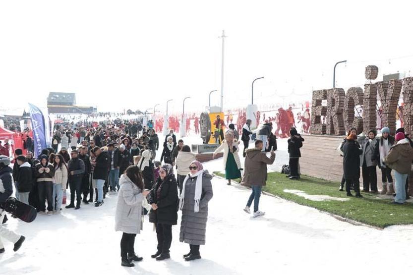 Erciyes Kayak Merkezinde hafta sonu yoğunluğu