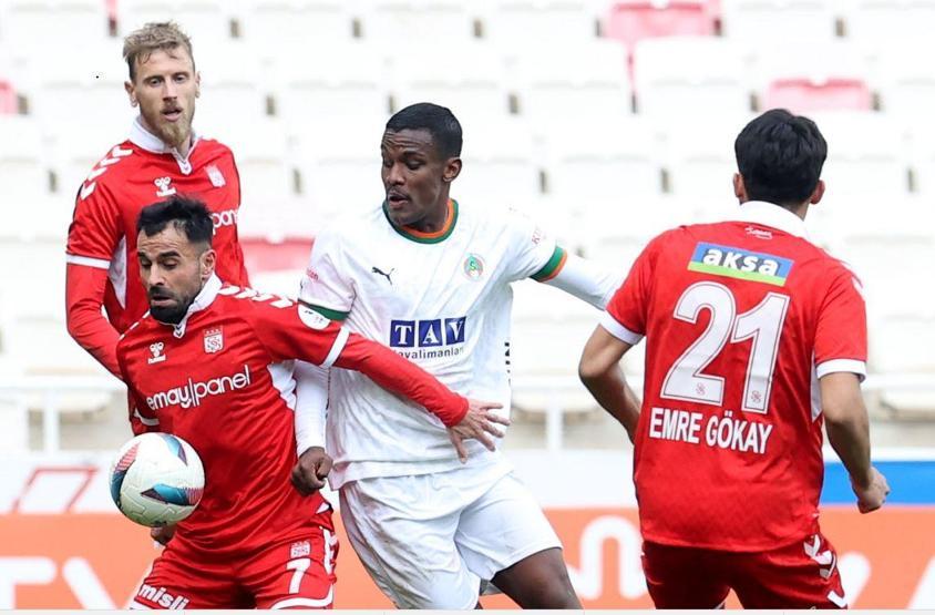 Sivas’ta puanlar paylaşıldı Sivasspor 1-1 Alanyaspor