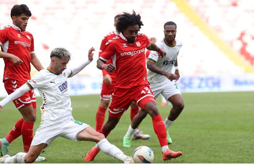 Sivas’ta puanlar paylaşıldı Sivasspor 1-1 Alanyaspor