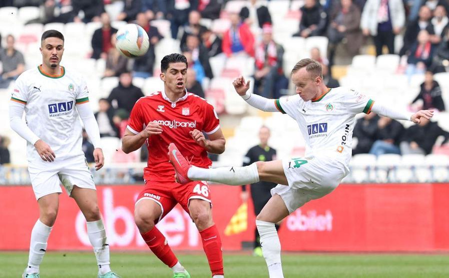 Sivas’ta puanlar paylaşıldı Sivasspor 1-1 Alanyaspor