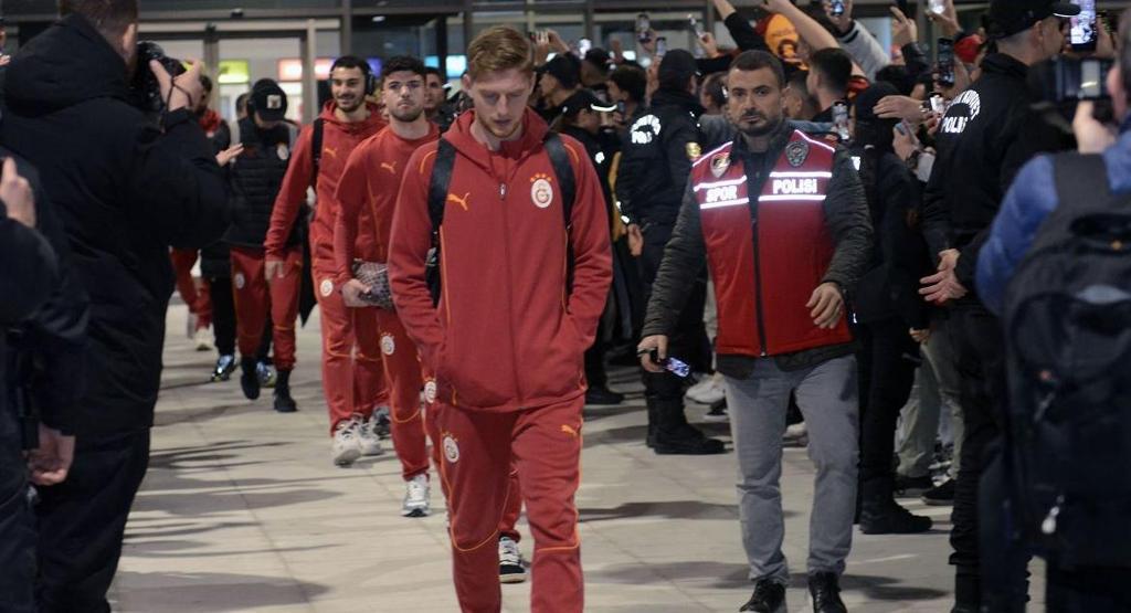 Galatasaray, Mersin’de coşkuyla karşılandı