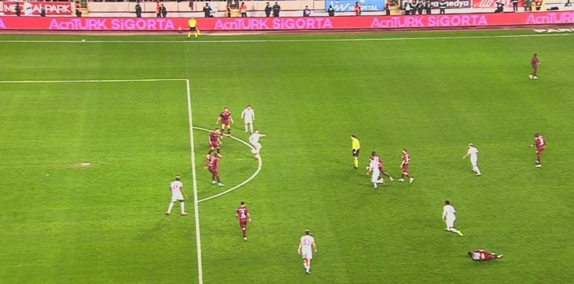 Eski hakemler, Galatasarayın penaltı beklediği pozisyonu yorumladı İşte Hatayspor maçının tartışmalı pozisyonları...