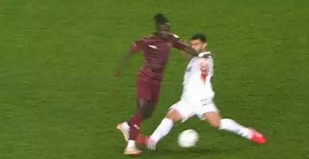Eski hakemler, Galatasarayın penaltı beklediği pozisyonu yorumladı İşte Hatayspor maçının tartışmalı pozisyonları...
