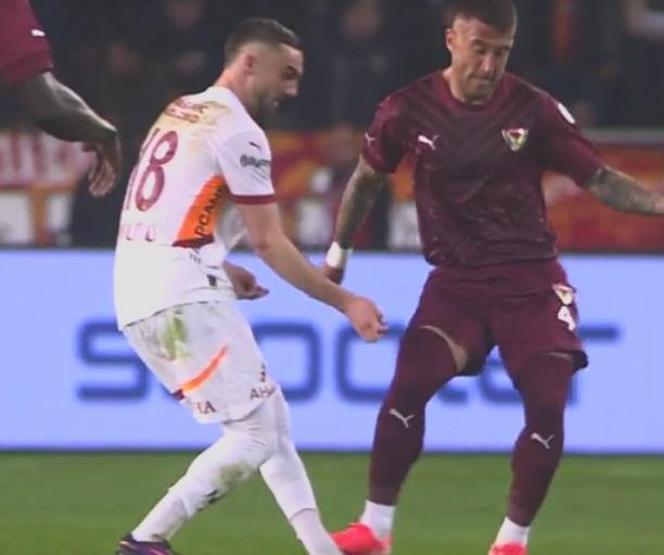 Eski hakemler, Galatasarayın penaltı beklediği pozisyonu yorumladı İşte Hatayspor maçının tartışmalı pozisyonları...