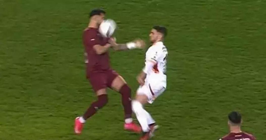 Eski hakemler, Galatasarayın penaltı beklediği pozisyonu yorumladı İşte Hatayspor maçının tartışmalı pozisyonları...