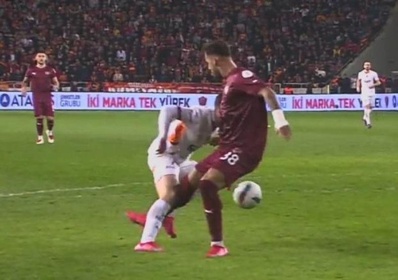 Eski hakemler, Galatasarayın penaltı beklediği pozisyonu yorumladı İşte Hatayspor maçının tartışmalı pozisyonları...