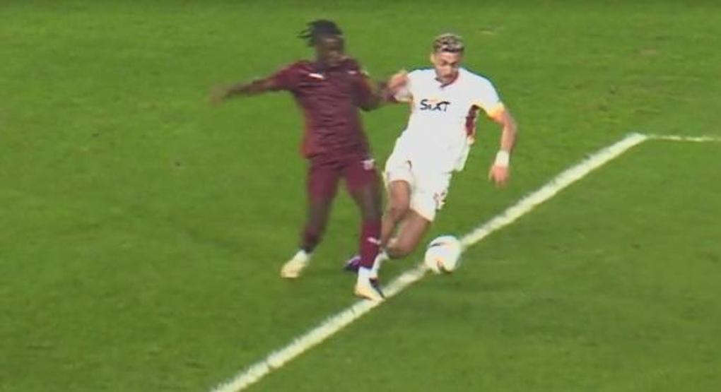 Eski hakemler, Galatasarayın penaltı beklediği pozisyonu yorumladı İşte Hatayspor maçının tartışmalı pozisyonları...
