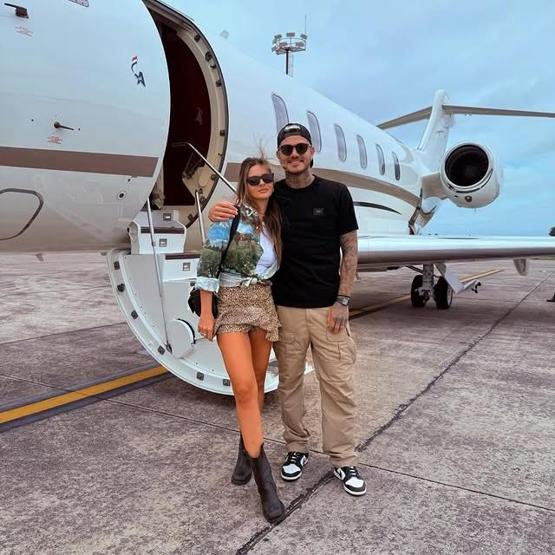 Galatasarayın yıldızı Icardi ile sevgilisi aşka geldi Wanda Nara çok sinirlenecek YENİ YENGEMİZ BİR MEMLEKET, BİR SEVDA GÖRSÜN
