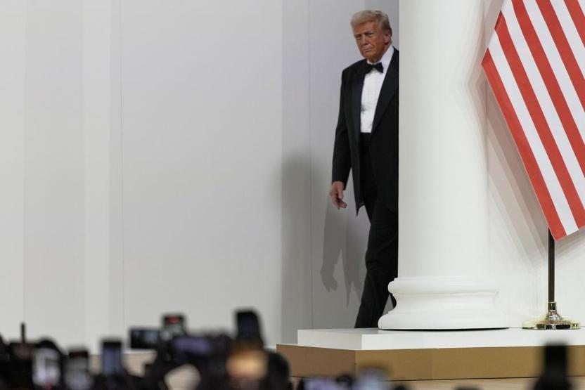Oval Ofis’e geçtiği gibi imzaları attı Trump’tan kararname rüzgarı…