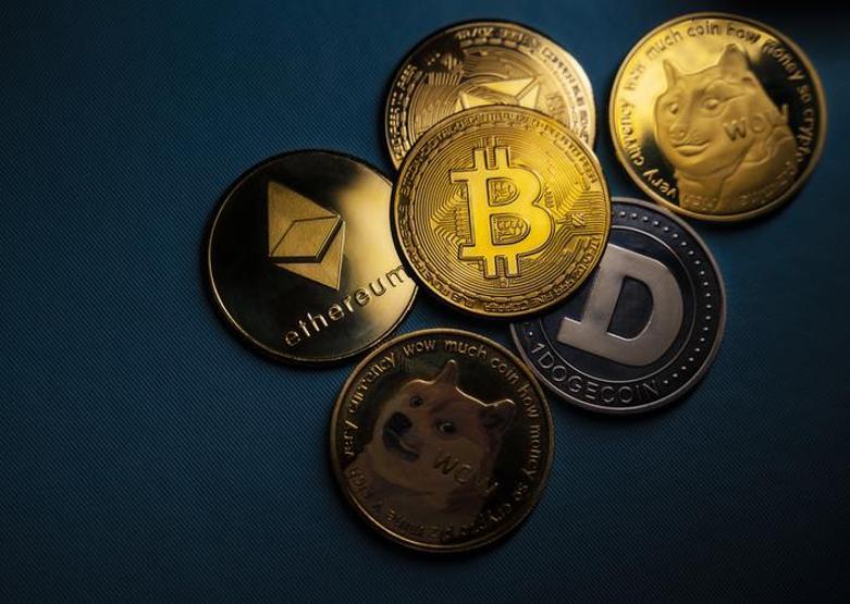 Trump’ın politikaları piyasaları hareketlendirdi Altın rekora yaklaştı, Bitcoin yeniden hareketlendi