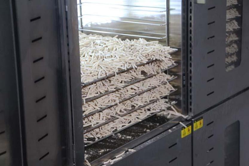 Adanada Kadınların Gelir Kapısı Oldu Ayda 3-4 Ton Üretiyorlar... Hepsi Yöresel Hepsi Doğal