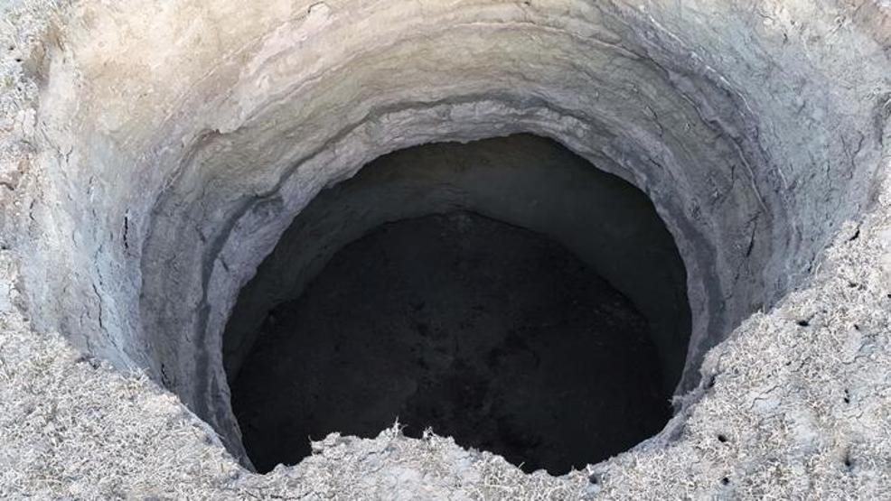 Konyada 30 metre derinliğinde obruk oluştu Tedirginiz, toprak ayağımızdan kayıyor