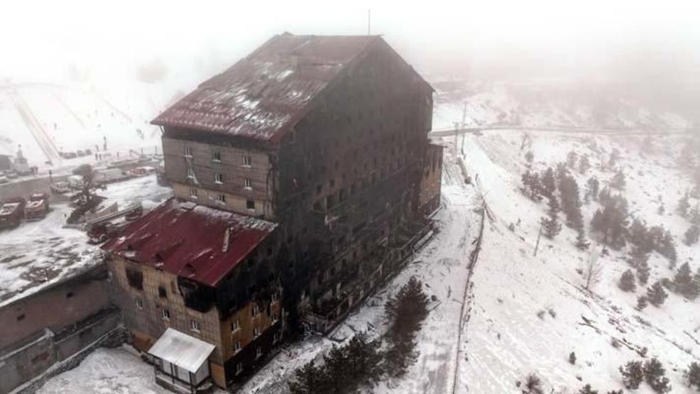 Kartalkaya’daki otel yangını soruşturmasında 15 tutukludan 3ü adliyeye sevk edildi
