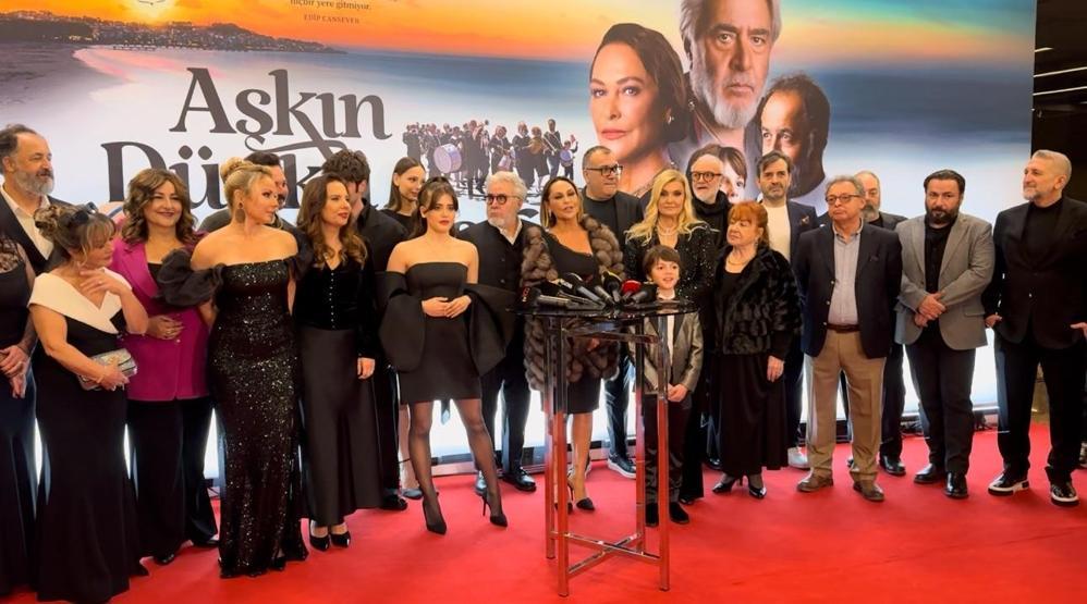 Aşkın Dünkü Çocukları galasına damga vurdu Hülya Avşar yine yaptı yapacağını HEP BİR ROL ÇALMA, ÖNE ÇIKMA NUMARALARI