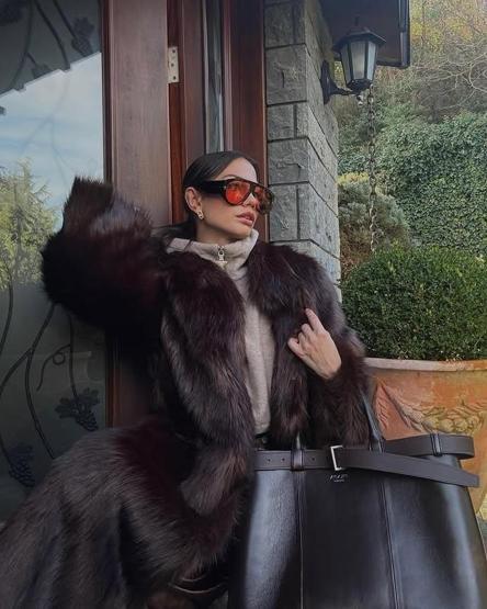 Demet Özdemirin 286 bin TLlik tarzı gündem oldu GÖREN BİR DAHA BAKTI