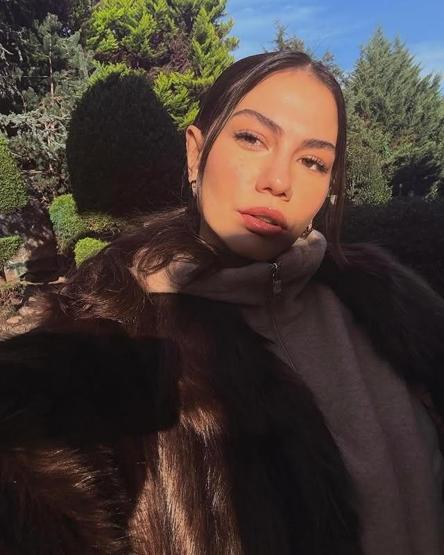 Demet Özdemirin 286 bin TLlik tarzı gündem oldu GÖREN BİR DAHA BAKTI