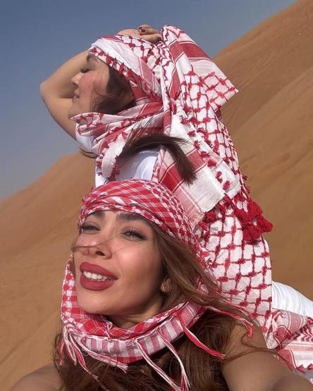 Kim der ki 52 yaşında 11 kilo veren Demet Akalının çöl pozları olay oldu Photoshop yapmayan tek ünlü