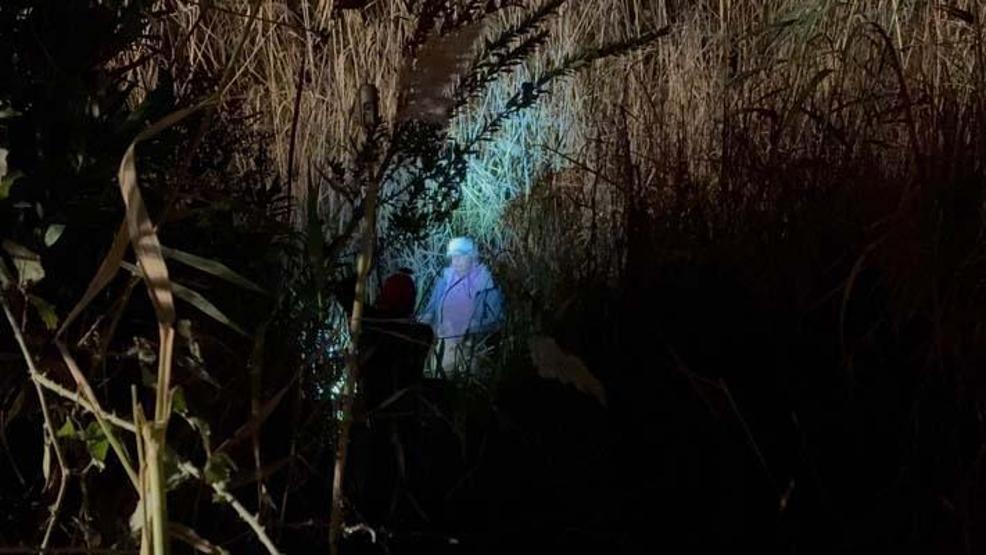 Bataklıkta 4 saat mahsur kalan kadın vinçle kurtarıldı