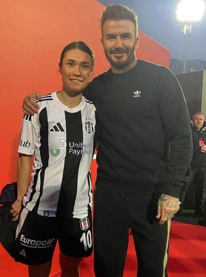 David Beckham ve ailesi İstanbula geldi Efsane futbolcudan Beşiktaşın tesislerine ziyaret...