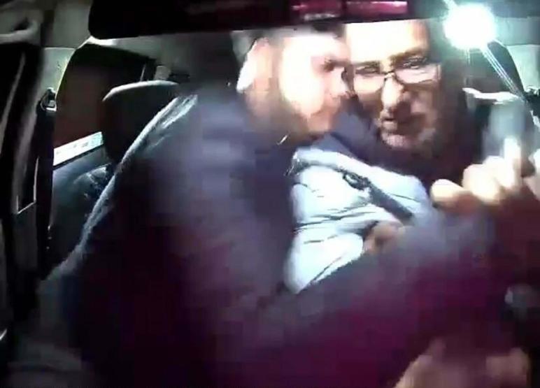 Taksiciyi bıçakla gasp etmeye çalışmıştı Arkadaşını suçladı: Kahveme uyuşturucu madde atmış