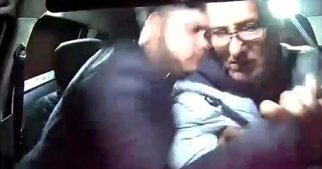 Taksiciyi bıçakla gasp etmeye çalışmıştı Arkadaşını suçladı: Kahveme uyuşturucu madde atmış