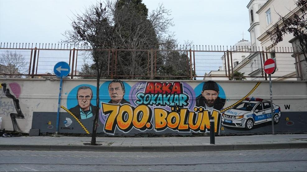ADINI DUVARLARA YAZDIM 700 BÖLÜMLÜK EFSANE BÖYLE RESMEDİLDİ