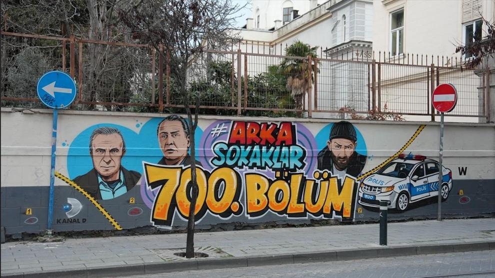 ADINI DUVARLARA YAZDIM 700 BÖLÜMLÜK EFSANE BÖYLE RESMEDİLDİ
