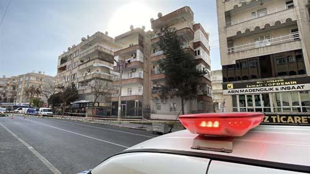 Çatırtı sesleri alarma geçirdi: Tahliye edildiler