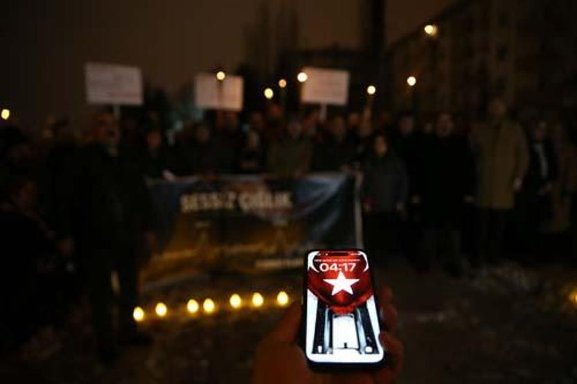 SON DAKİKA... Sessiz yürüyüş Asrın felaketinin ikinci yılında hayatını kaybedenler deprem bölgesinde anıldı