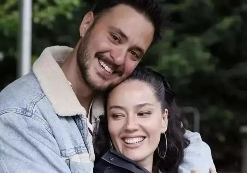 Aylardır boşanacakları konuşuluyordu Pelin Akil ve Anıl Altandan açıklama