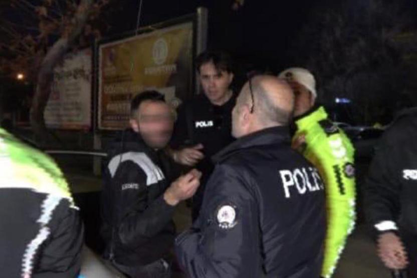 Alkollü sürücü önce yayaya ardından direğe çarptı Rahatlığı pes dedirtti