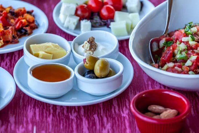 Sahurda çay içenler dikkat Bu besinlerden kaçının Tok tutan besinleri ihmal etmeyin