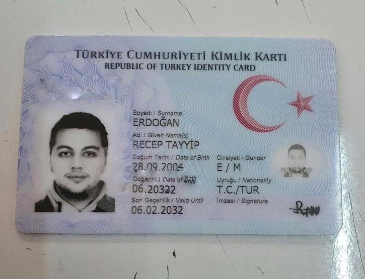 Cumhurbaşkanı Erdoğandan adaşı Recep Tayyip Erdoğana rozet