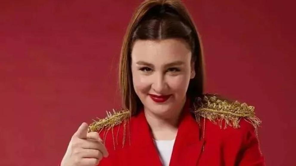 Yasemin Sakallıoğlu: Biriktirdiğim altınlarla okudum