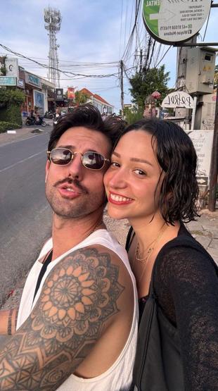 Romantik pozlar Eski Survivor Serkay Tütüncü ile Zeynep Bastık, Balide aşka geldi