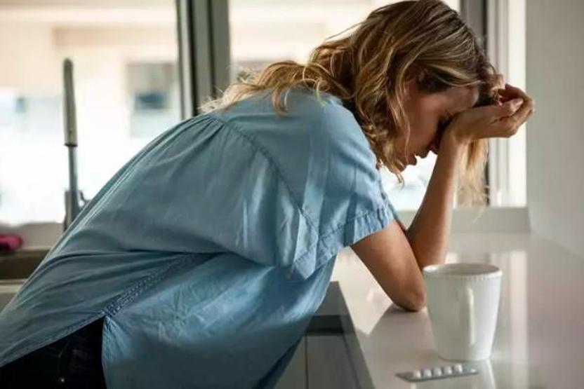 Diliniz şişiyorsa ve normalden daha kırmızı ise sebebi demir eksikliği olabilir