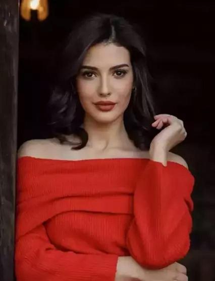 Mahassine Merabet ile yasak aşk yaşadığı iddia edilmişti Cenk Toruna, annesi Nurdan Torundan destek