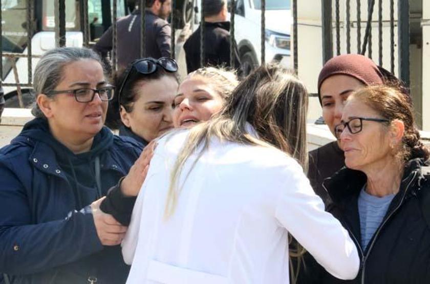 2 ay önce evlendiği hemşire eşini satırla öldürdü