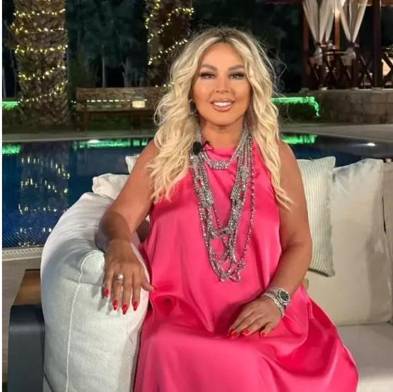 Safiye Soyman Photoshopun dozunu yine kaçırdı