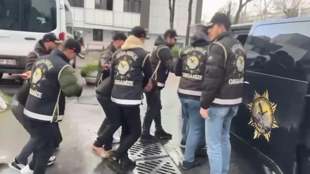 İstanbulda 12 ilçede organize suç örgütü operasyonu: Kalem görünümlü silah, uzun namlulu tüfek, tabanca