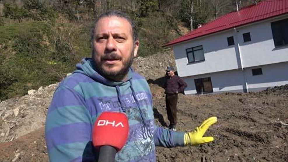 Heyelanda evi metrelerce sürüklendi Çatlak dahi yok