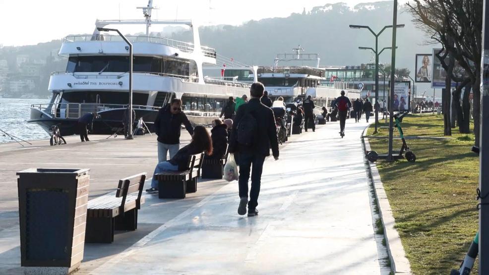 İstanbul’da güzel havayı fırsat bilenler sahile akın etti