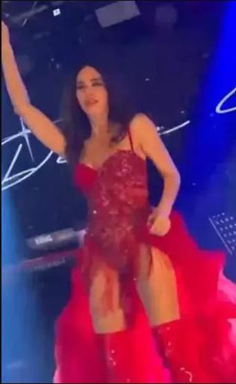 Defne Samyelinin cesur tarzı olay oldu