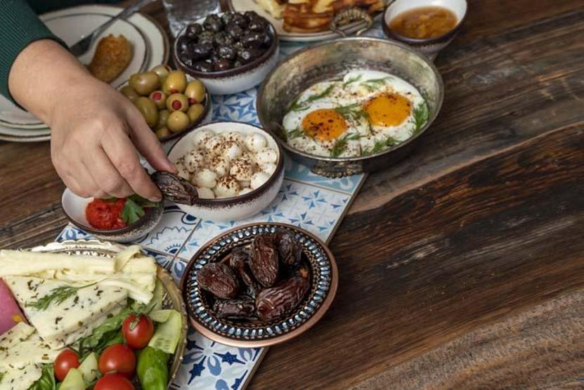 Sahurda tüketilen kızartılmış besinler susuzluğu artırabilir