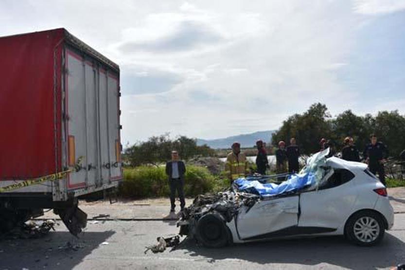 HABER... Feci son: Otomobil kağıt gibi ezildi